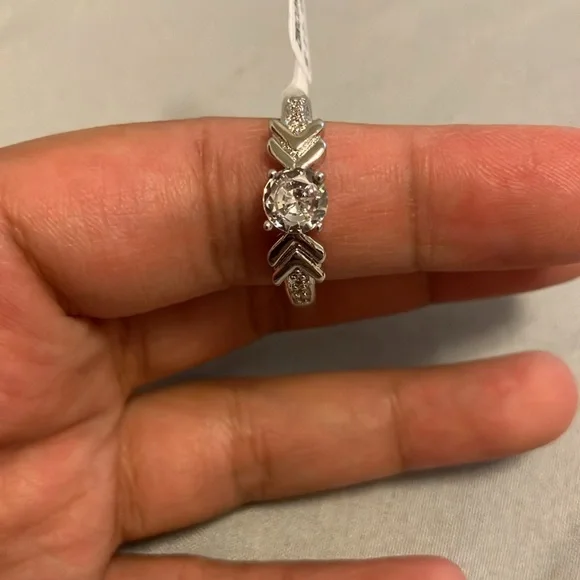 🌸 3/$15 Zircon silver plated ring - Picture 10 of 15